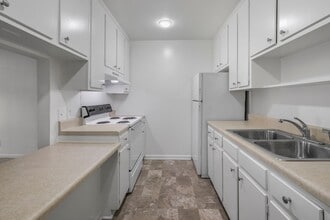 The Landings at Red Rock in Tullahoma, TN - Building Photo - Interior Photo