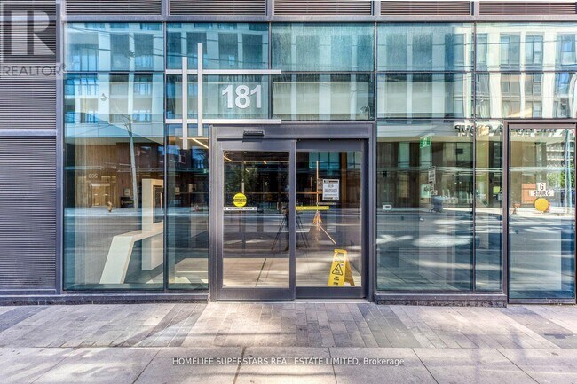 181-2181 Dundas St E in Toronto, ON - Building Photo - Building Photo