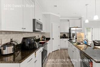 1690 Emmets Rd in Johns Island, SC - Building Photo - Building Photo