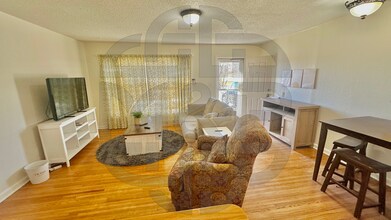 1258 N Crestway St in Wichita, KS - Building Photo - Building Photo