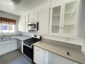 7855 W Manchester Ave, Unit 3 in Playa Del Rey, CA - Building Photo - Building Photo