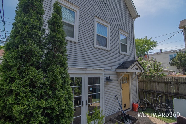 property at 1709 W Barry Ave