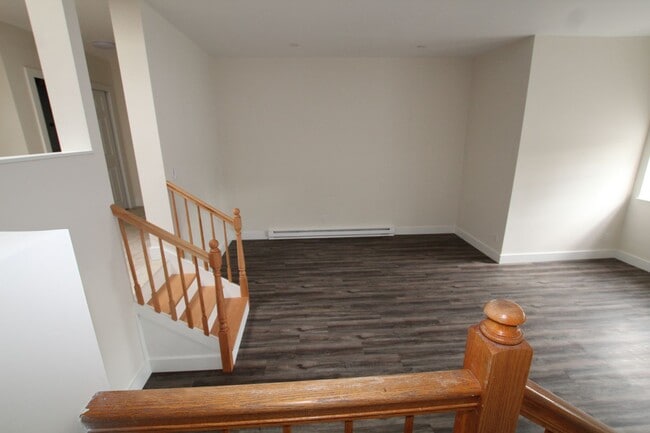 14311-1Rt9w Rte 9W in Ravena, NY - Building Photo - Building Photo