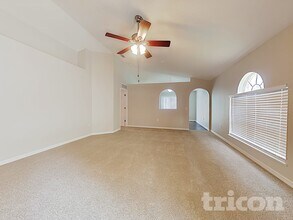 13822 Gentle Woods Ave in Riverview, FL - Building Photo - Building Photo