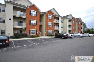 231 Lucy Ct in South Plainfield, NJ - Building Photo