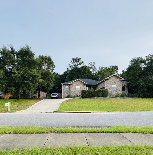 603 Red Fern Rd in Crestview, FL - Building Photo - Building Photo