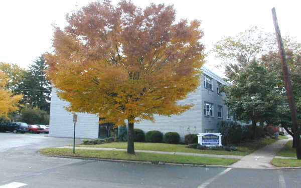 Highland House Apartment Homes in Highland Park, NJ - Foto de edificio - Building Photo