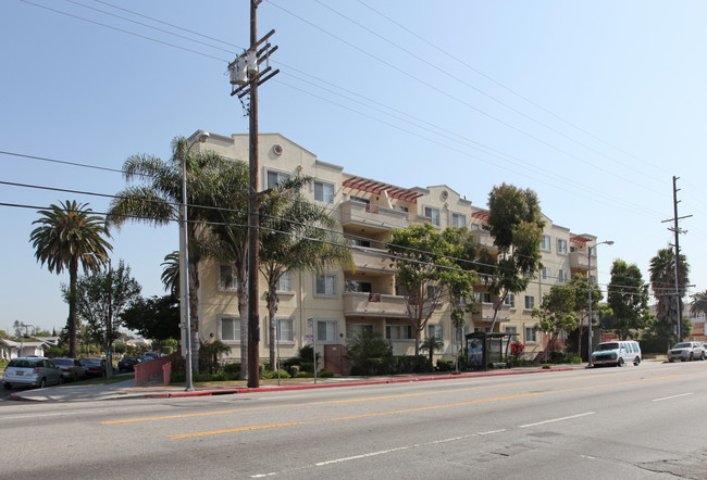 Adams City Lights Foundation in Los Angeles, CA - Foto de edificio - Building Photo