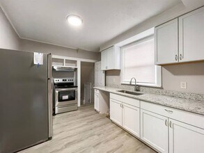 196 N Burgess Ave in Columbus, OH - Building Photo - Building Photo