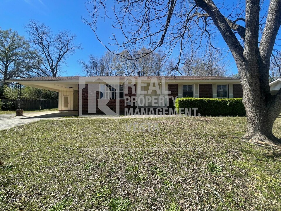 105 Evelyn Dr in Centerville, GA - Building Photo