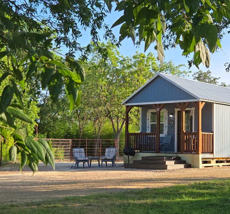 606 Blessing Ranch Rd in Liberty Hill, TX - Building Photo