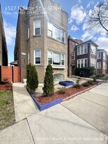 4527 N Troy St in Chicago, IL - Building Photo