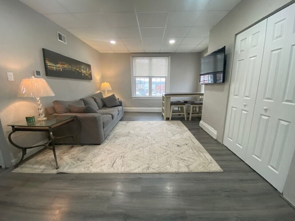 223 4th St in Irwin, PA - Building Photo