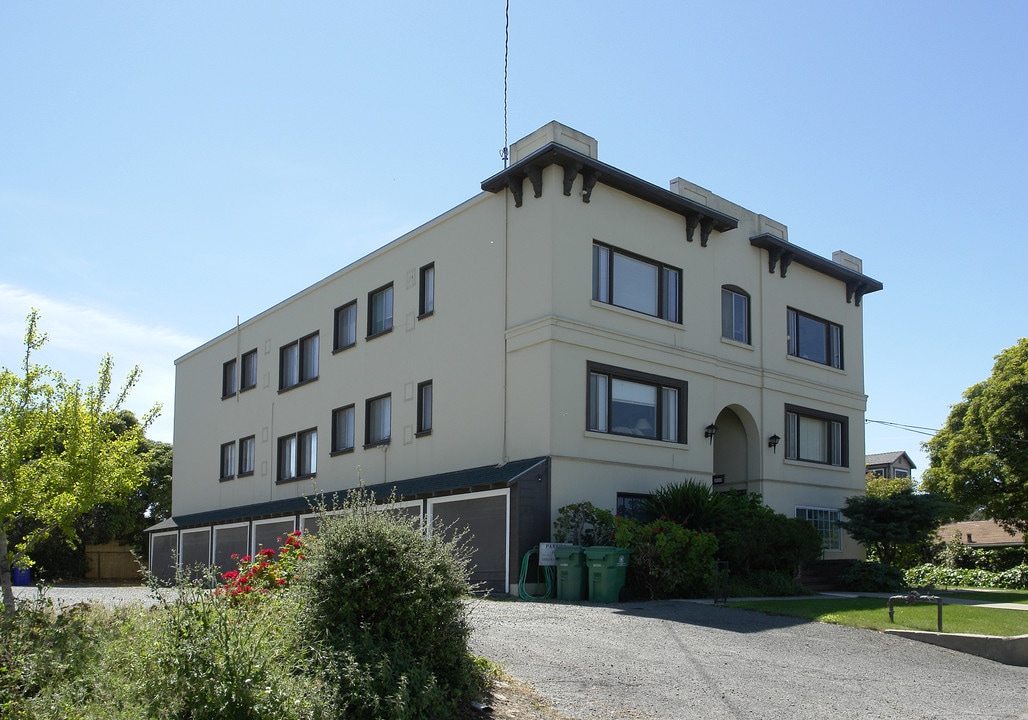 635 Alhambra St in Crockett, CA - Building Photo