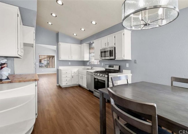 property at 576 Cumbre Ct