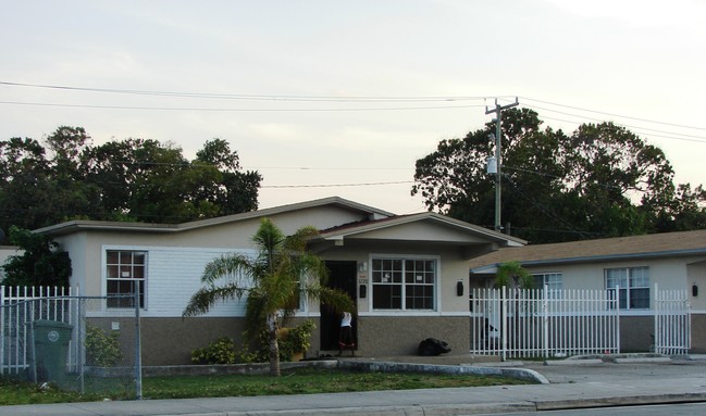 1220 46th St in Miami, FL - Building Photo - Building Photo