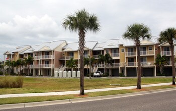 3240 Mangrove Point Dr in Ruskin, FL - Foto de edificio - Building Photo