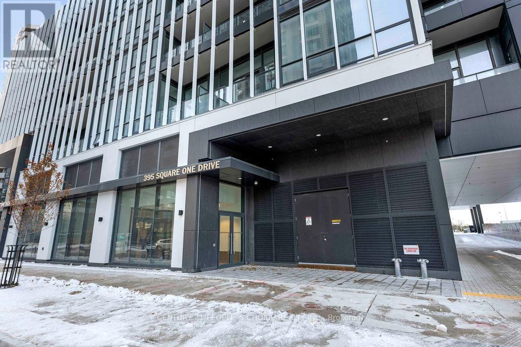 395 Square One Dr in Mississauga, ON - Building Photo