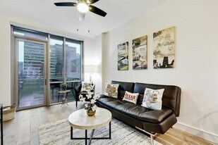 222 West Ave in Austin, TX - Building Photo