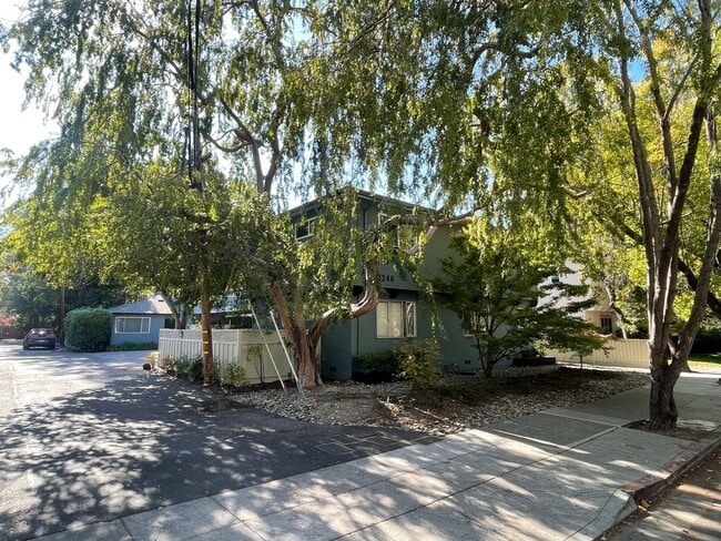 1249 Hoover St in Menlo Park, CA - Building Photo - Building Photo