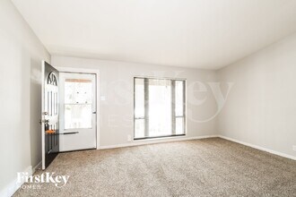 255 Mohican Ln in Florissant, MO - Building Photo - Building Photo