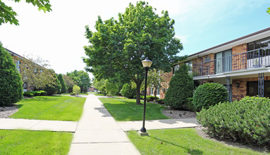 Petretti Apartments in Kenosha, WI - Building Photo - Building Photo