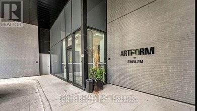 86 Dundas St E in Mississauga, ON - Building Photo - Building Photo