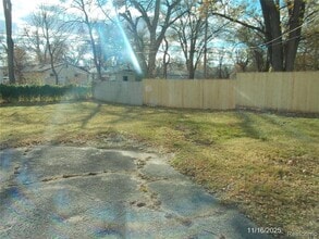 27107 Florence St in Inkster, MI - Building Photo - Building Photo