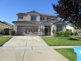 1862 Waterfall Dr in Marysville, CA - Building Photo