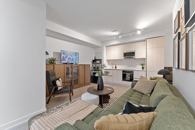 110 Broadway Ave in Toronto, ON - Building Photo - Building Photo