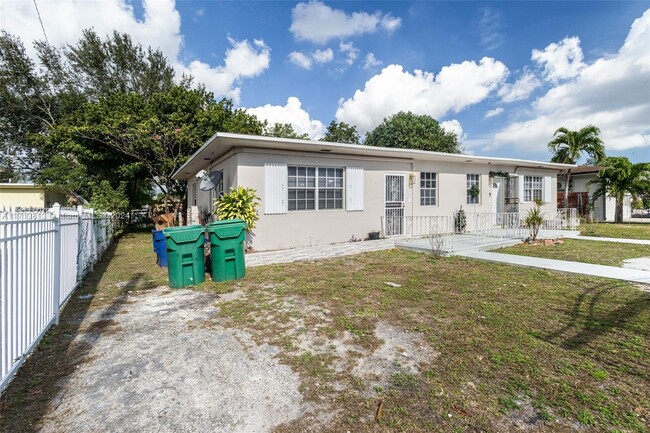 1087 NW 113 Terrace in Miami, FL - Building Photo - Building Photo