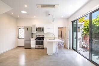 2450 Euclid St in Santa Monica, CA - Building Photo - Building Photo