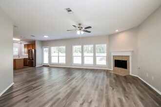 1089 Shadow Glenn Dr in Conroe, TX - Building Photo - Building Photo