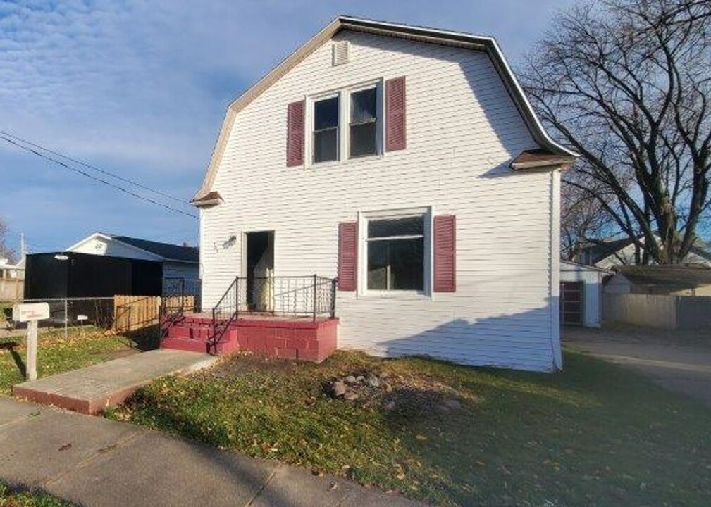 405 Chandler Ave in Bay City, MI - Building Photo