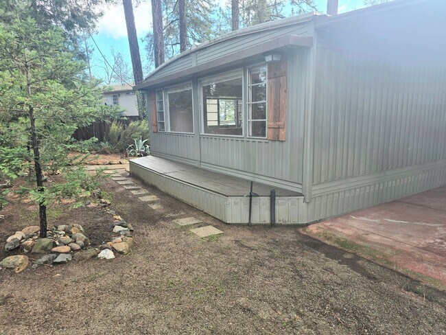 586 W Dundee Ct in Applegate, CA - Building Photo - Building Photo