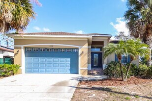 616 Omaha St in Palm Harbor, FL - Building Photo