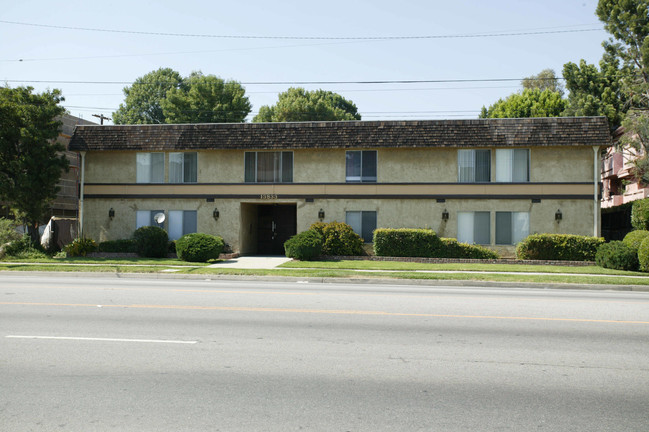 13833 Victory Blvd in Van Nuys, CA - Building Photo - Building Photo