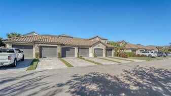 5537 Palmer Cir in Bradenton, FL - Building Photo
