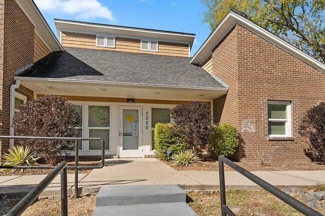 Stonehaven East in Charlotte, NC - Foto de edificio - Building Photo