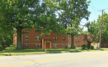 Noble-Summit Apartments in Cleveland Heights, OH - Building Photo - Building Photo