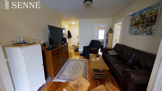 332 Beacon St, Unit 2 in Somerville, MA - Building Photo - Building Photo