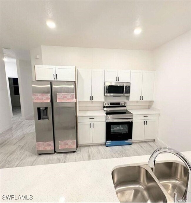 407 Bell Blvd in Lehigh Acres, FL - Building Photo - Building Photo