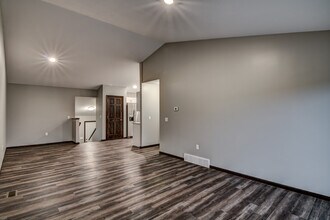1933 Southridge Ave, Unit 3 in Menomonie, WI - Building Photo - Building Photo