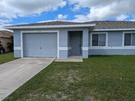 1828 NE 8th Pl in Cape Coral, FL - Building Photo
