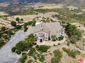 10827 Pacific View Dr in Malibu, CA - Building Photo