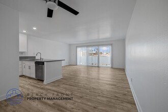 3901 E 10th St. in Long Beach, CA - Building Photo - Building Photo