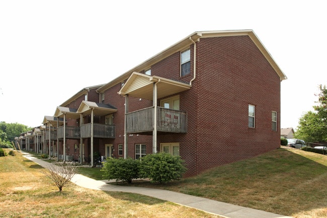 Wood Edge Villas in Lexington, KY - Building Photo - Building Photo