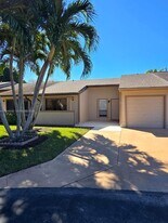 5 Rogart Cir in Boynton Beach, FL - Building Photo