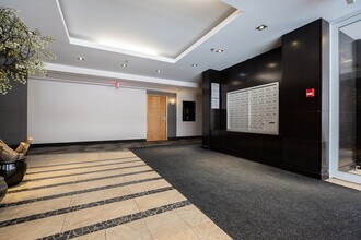 326 Rue De la Gauchetière O in Montréal, QC - Building Photo - Building Photo