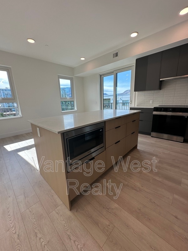 620-620 Coronation Ave in Kelowna, BC - Building Photo - Building Photo